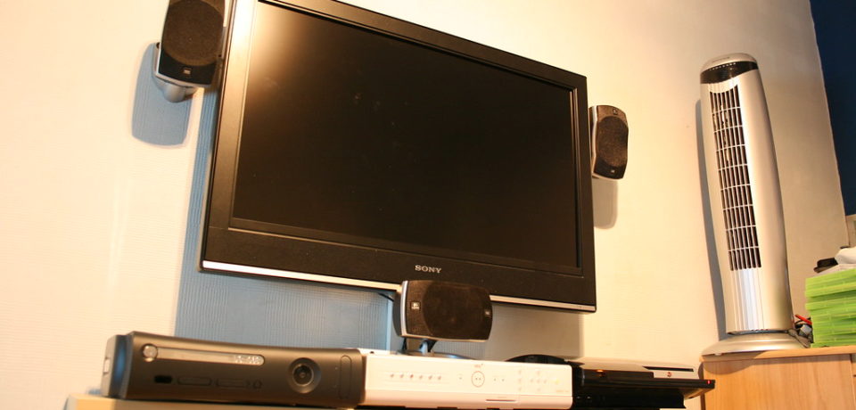 How to Mount a TV on the Wall : The Flatscreen Formula